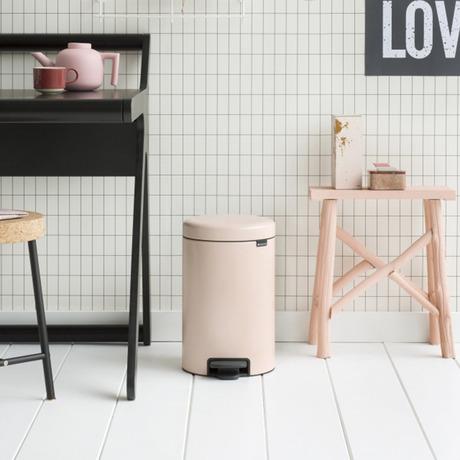 

Brabantia NewIcon (12 л) - мусорный бак с педалью 113543, Розовый