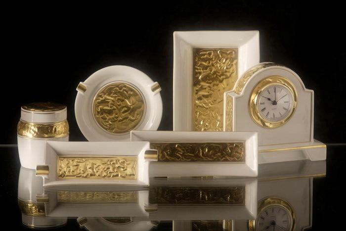 

Rudolf Kampf, Пепельница гран. с рельефом